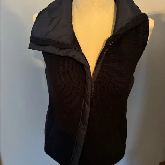 Eileen Fisher asymmetrical sleeveless sweater vest. Merino wool. Trim 💯 nylon - Picture 2 of 12